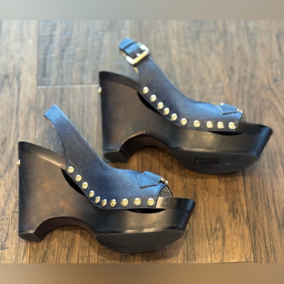 Michael Kors Navy Heels - Picture 2 of 6